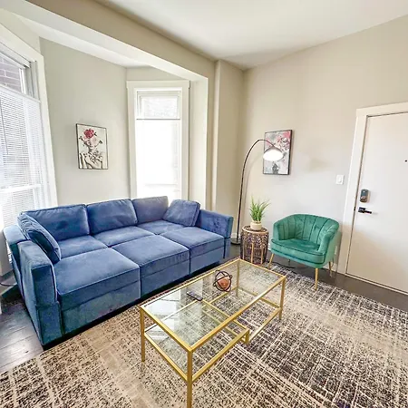 The Secret West Loop Oasis For Up To 4 Guests Apartment